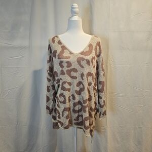 Andthewhy Leopard Print V-Neck Sweater Size‎ S/M